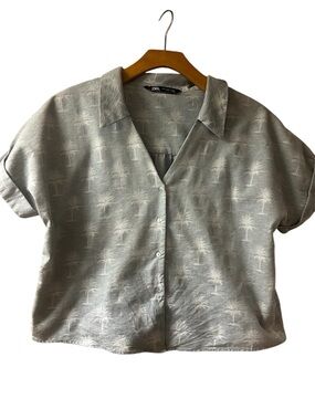 Zara Light Gray/blue Palm-Print Short Sleeve Button Front Top